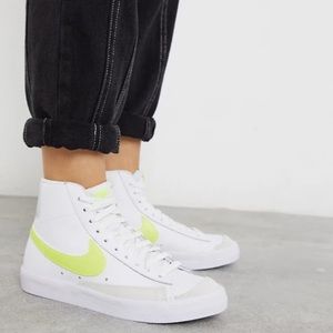 NIKE WMNS BLAZER MID 77